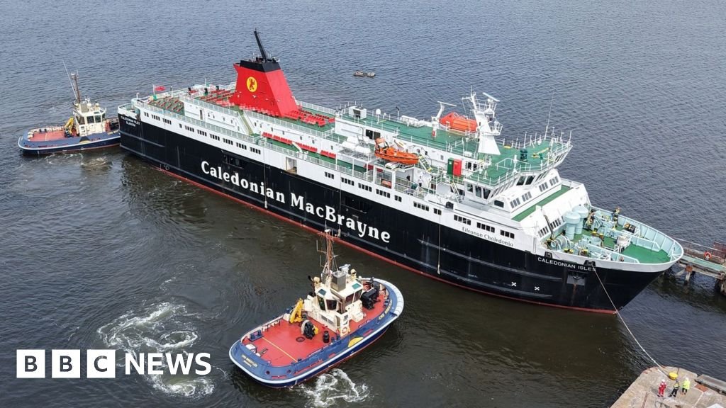 Last-minute hitch delays return of CalMac ferry MV Caledonian Isles