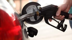 Arkansas gas prices drop as holiday road trips loom