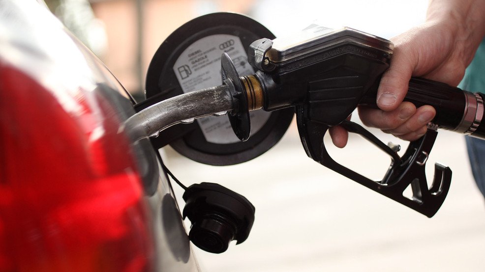 Arkansas gas prices drop as holiday road trips loom