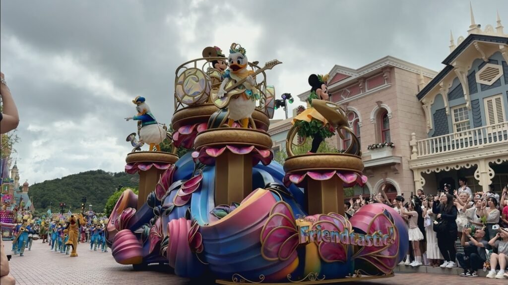 Photos/Video: Hong Kong Disneyland Debuts Friendtastic! Parade as Part of the Most Magical Party of All