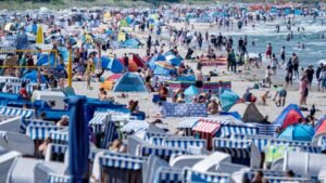 Bavaria stands defiant in summer break row – DW – 07/16/2025