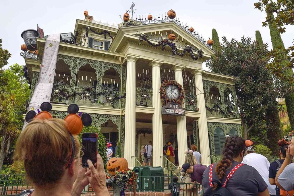 Disneyland Announces Haunted Mansion Closure. Here's When It'll Be Back