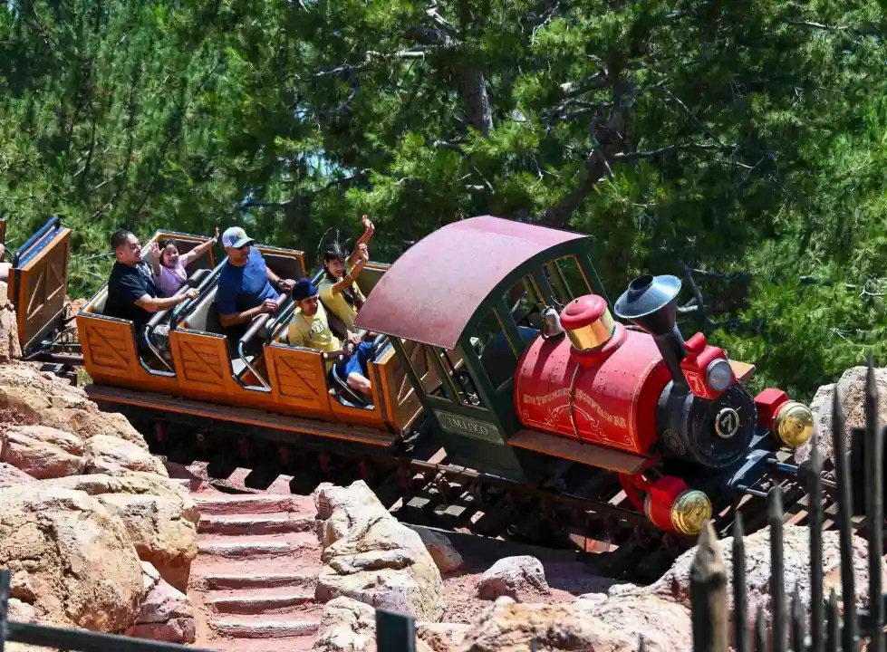 Disneyland closes 8 attractions during hectic Halloween season – Orange County Register