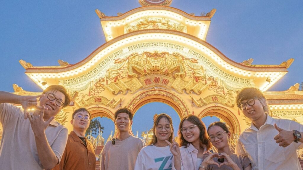 Suoi Tien celebrates 30 years with National Day festival