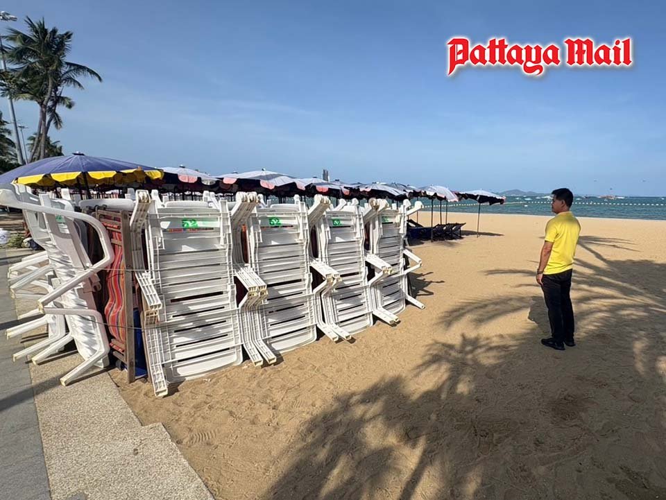 ‘Whose beach is it anyway?’ Chair vendor suspended for blocking tourist parking in Pattaya