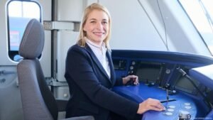 Deutsche Bahn to get first female CEO — reports – DW – 09/21/2025