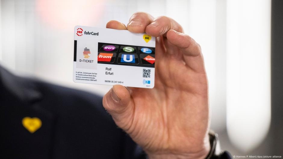 Germany's 'Deutschlandticket' price rises again – DW – 09/18/2025