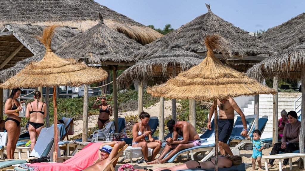 Happy Monday: About Half of Americans Would Pay More for a Vacation... | 94.5 The Buzz