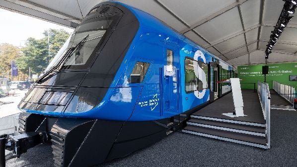 Model of new Munich S-Bahn train on show