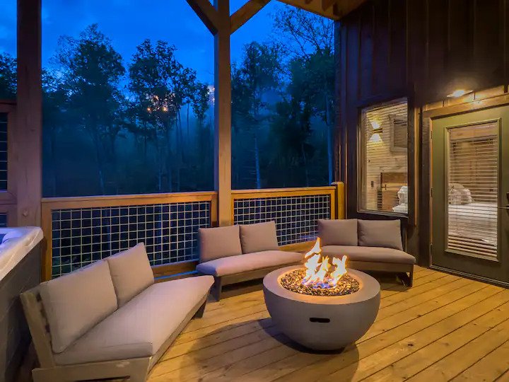 8 Best Airbnb Stays in Sevierville, Tennessee for Smoky Mountain Retreats