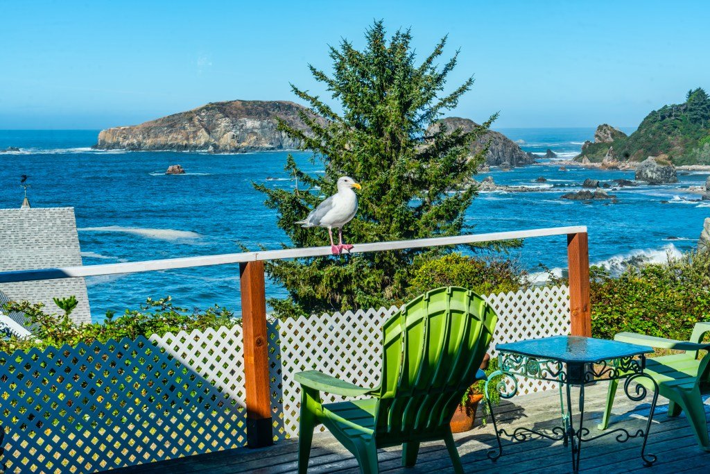 8 Small-Town Stops on the Pacific Coast Highway in Oregon & Washington