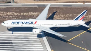 Air France 777 Suffers AC Failure, Pilots Make An Emergency Landing at Paris