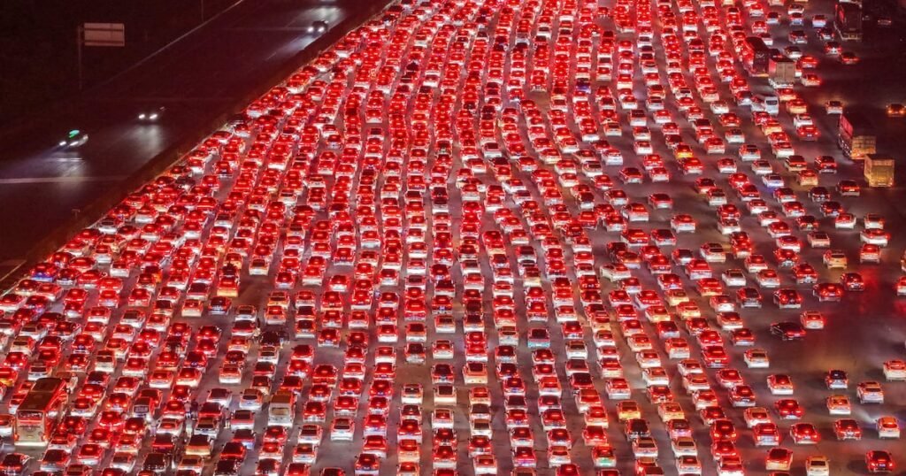 Chinese Tourists Flood Global Destinations During Extended Holiday - 조선일보