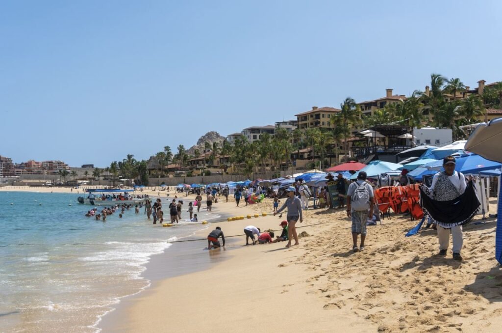 300 Vendors Removed From Medano & Cabo Marina To Improve Tourist Experience