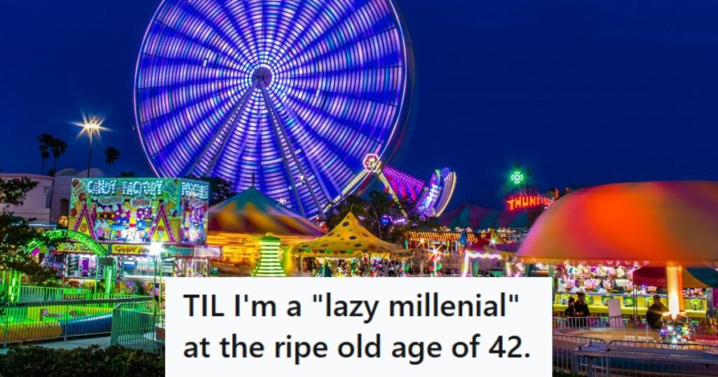 Ferris wheel at an amusement park photographed at night