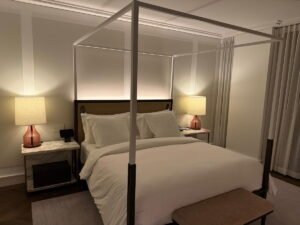 Four Seasons Montreal: Great City Hotel, Flawless & Frictionless