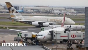 Heathrow's plan for longer third runway chosen by government