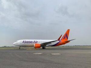 Passenger detained after trying to open Akasa Air emergency exit before takeoff in Varanasi