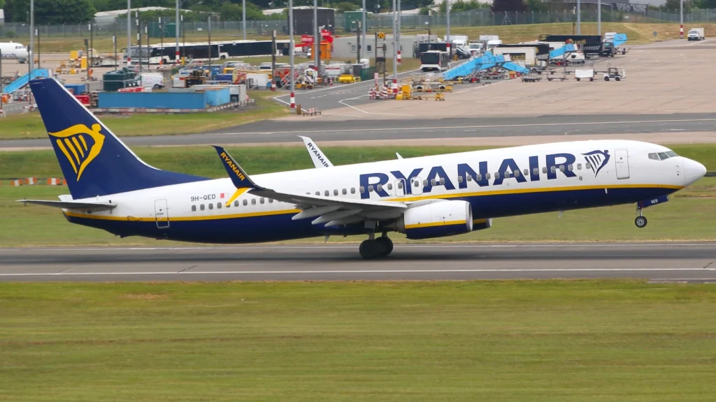 Ryanair 737 Pilot Incapacitated, Flight Makes Emergency Landing in Romania