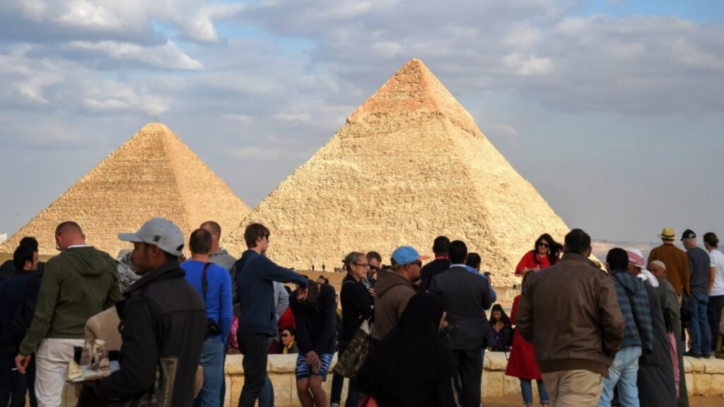 Farewell to one of the 7 wonders of the world - thousands of tourists disappointed to discover the reality behind the Pyramid of Giza