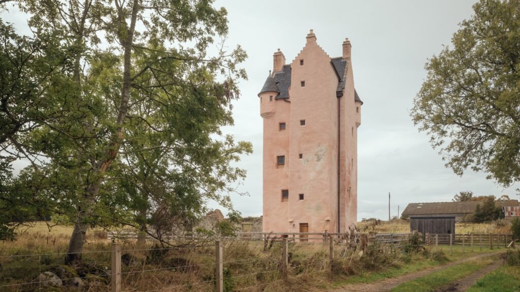 Simpson & Brown revives 16th-century tower in Scottish Highlands