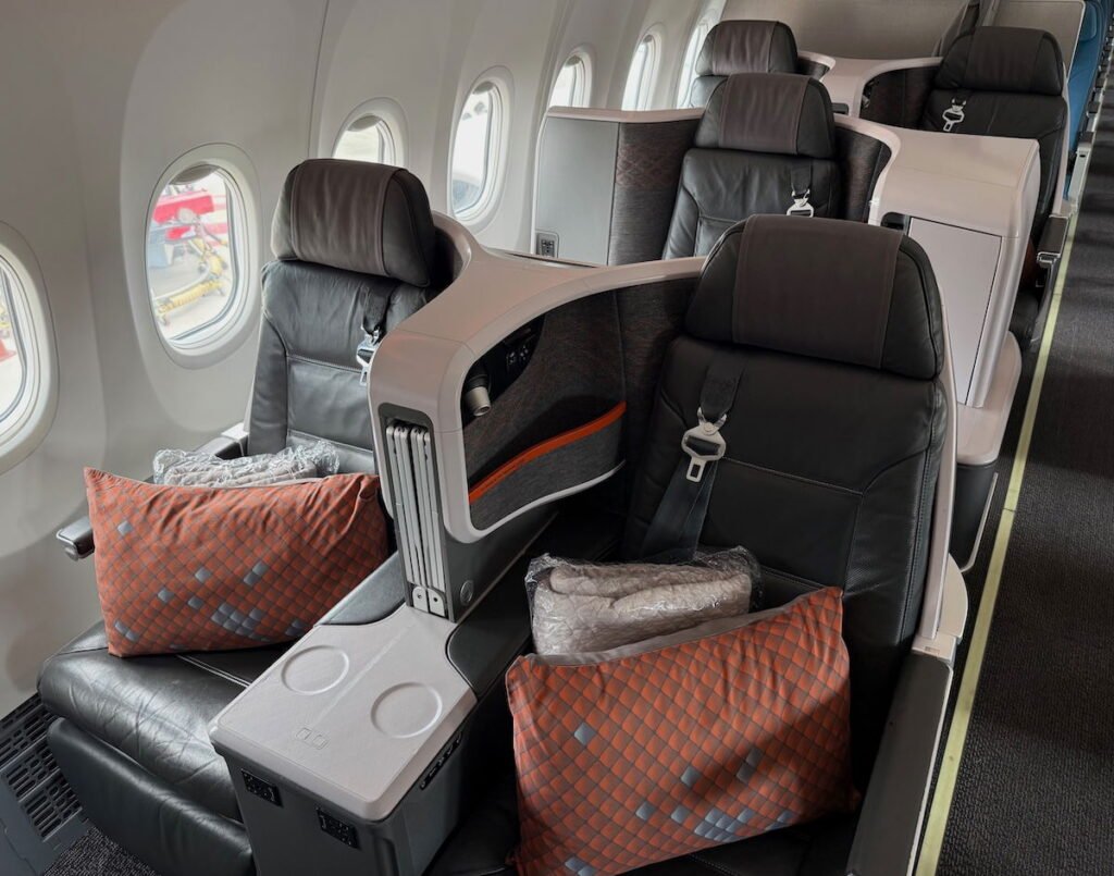 Singapore Airlines 737 MAX Business Class: A Great Regional Ride!