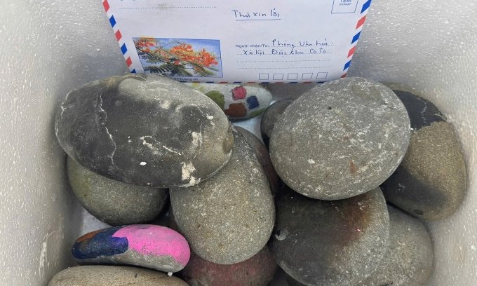 Tourist returns 14 kg of pebbles taken from Vietnam's Co To Island a decade ago
