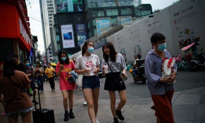 23 Singaporean tourists locked in shop after refusing to buy items during China trip