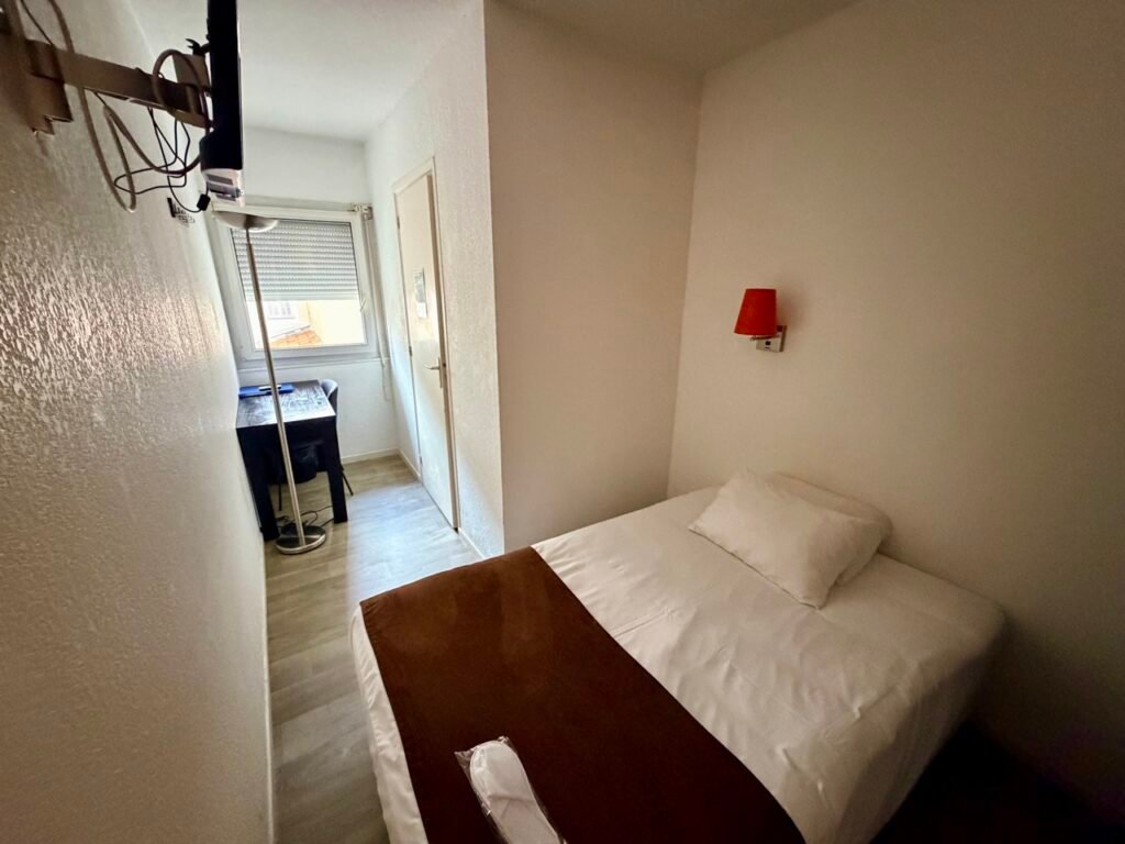 Two Star Hotel Cannes France - bedroom wide