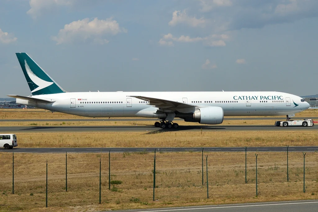Cathay Pacific 777 Pilots Takes Wrong Turn at Manila Airport Taxiway, Disrupting Flights