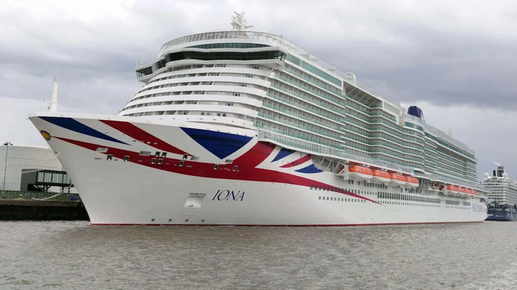 Cruise ship delayed a day after containers of fruit fall into sea