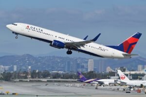 Delta Passenger Breaks Down After Seeing Cruel Text From Seatmate