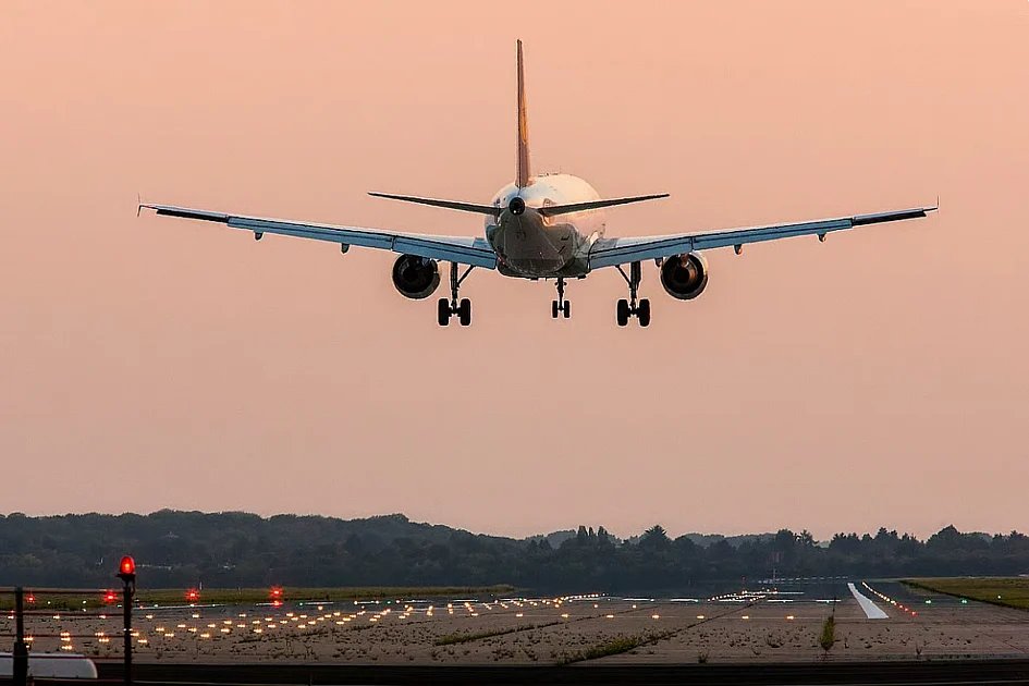 India's Delhi Airport warns of flight delays, cancellations amid dense fog