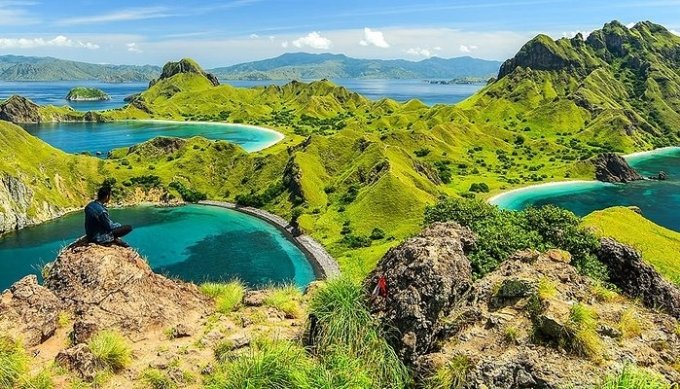 Indonesia temporarily shuts down popular sea tourism route after cruise accident