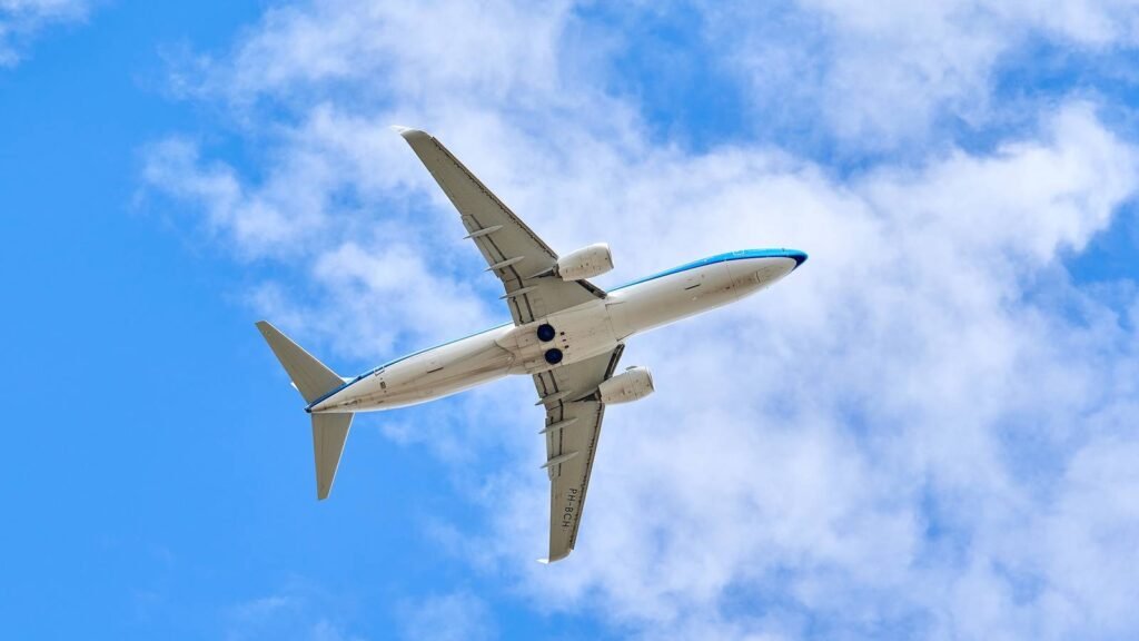 KLM Waves Goodbye To Its First Boeing 737-800