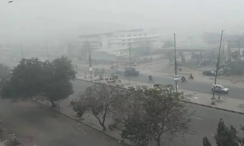 Karachi experiences foggy morning, ‘very unhealthy’ air, flight disruptions - Pakistan