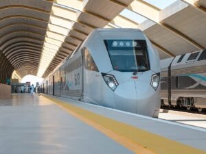 New 785km rail to cut Riyadh–Doha travel to 2 hours, create 30,000 jobs - Gulf News
