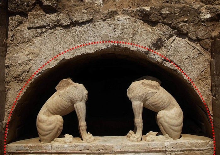 amphipolis tomb Sphinx