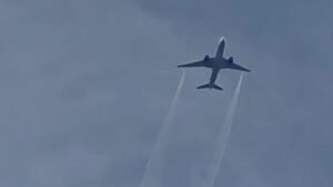United flight to Tokyo returns to Dulles after losing power in an engine and igniting brush around runway