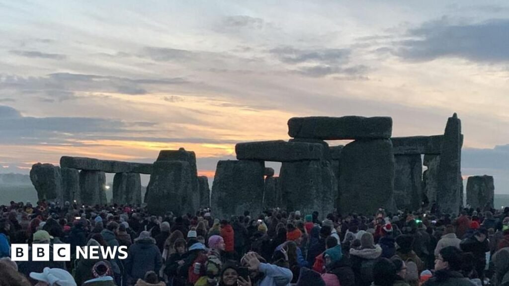 'We love the atmosphere': Thousands gather at Stonehenge for sunrise on winter solstice