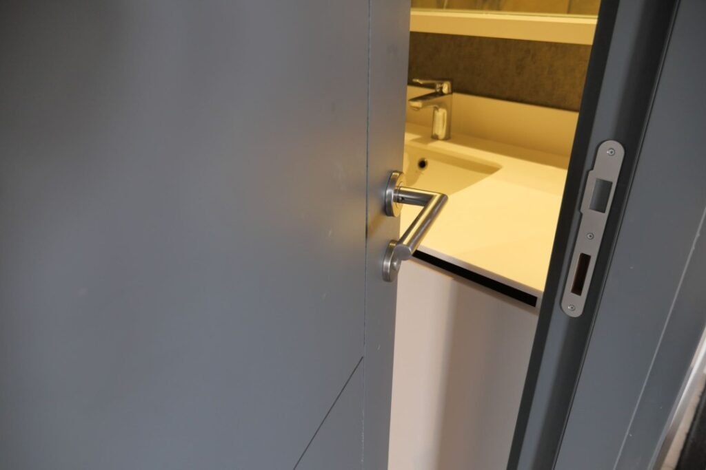 Hotels Are Increasingly Ditching Solid Bathroom Doors