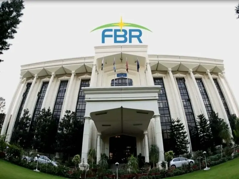 Illegal clearance at airports: FBR takes on ‘rogue’ customs men