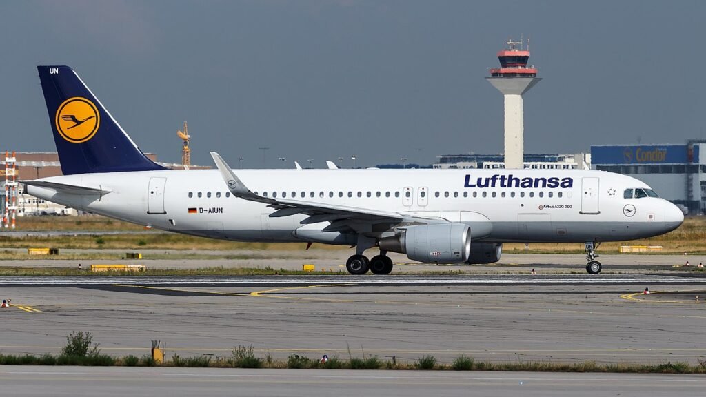 Lufthansa A320 Pilots Makes U-Turn to London Heathrow
