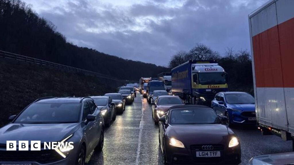 M5 closure causes problems across Bristol - BBC
