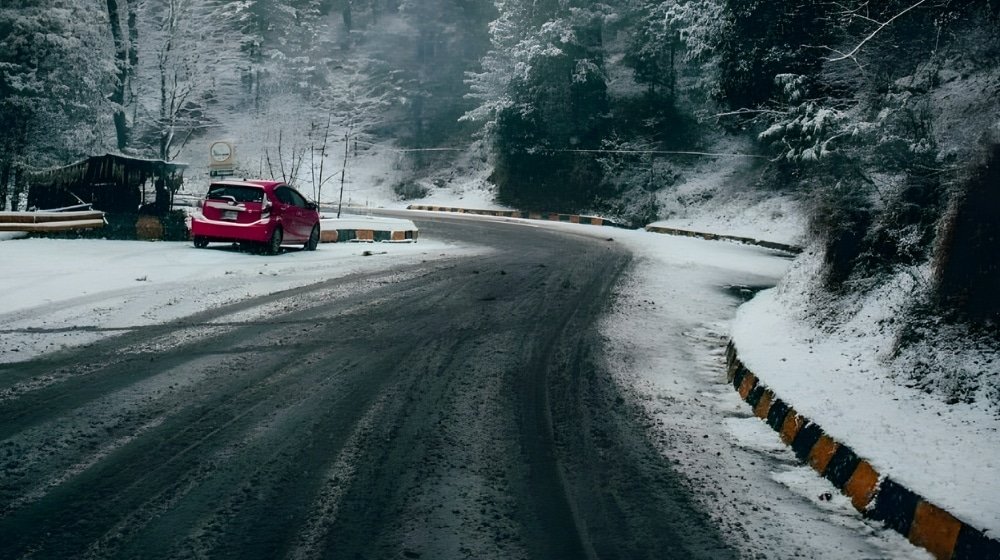 Murree Expressway Closed for All Traffic After Heavy Snowfall