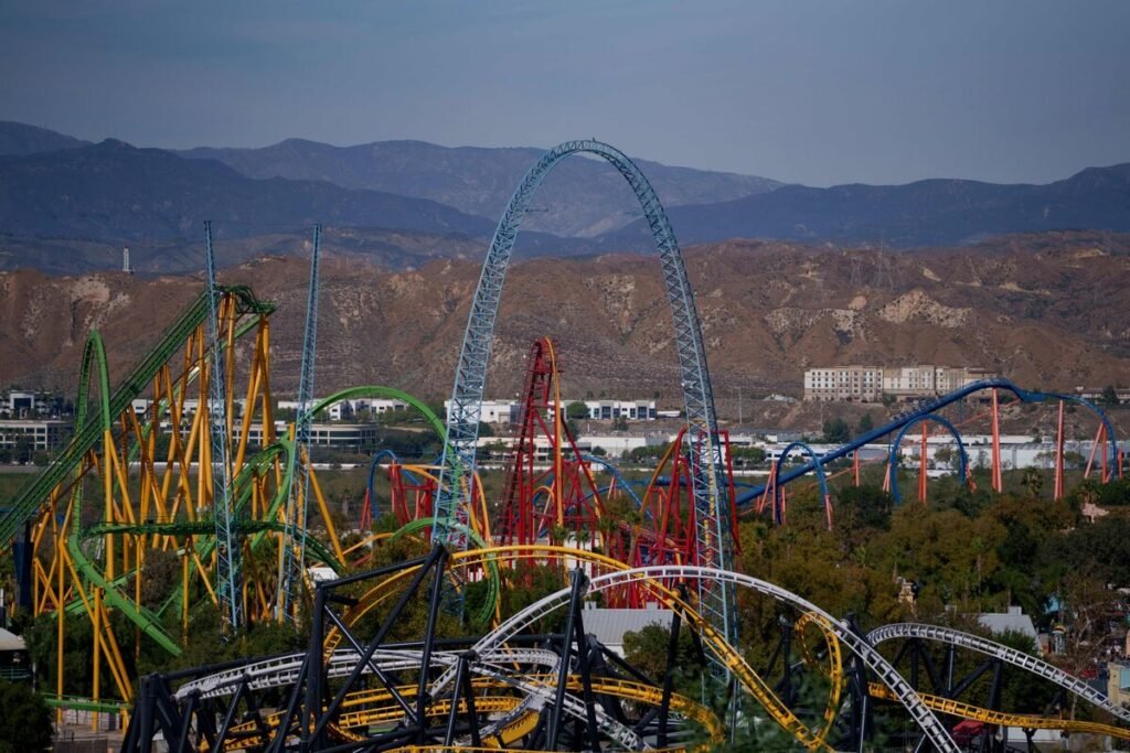 Park Operator Six Flags Taps Market for $1 Billion in Junk Debt