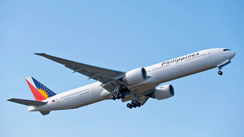 Philippine Airlines 777 Suffers Complete Lavatory Failure, Crew Told to Clean Them
