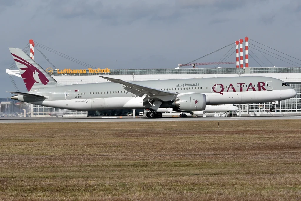 Qatar Airways 787 Pilots Makes Emergency Landing in Lagos