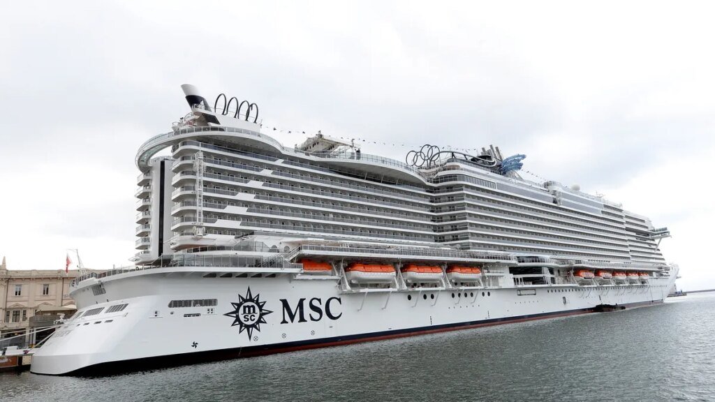 Water line leak causes flooding in cruise ship cabins