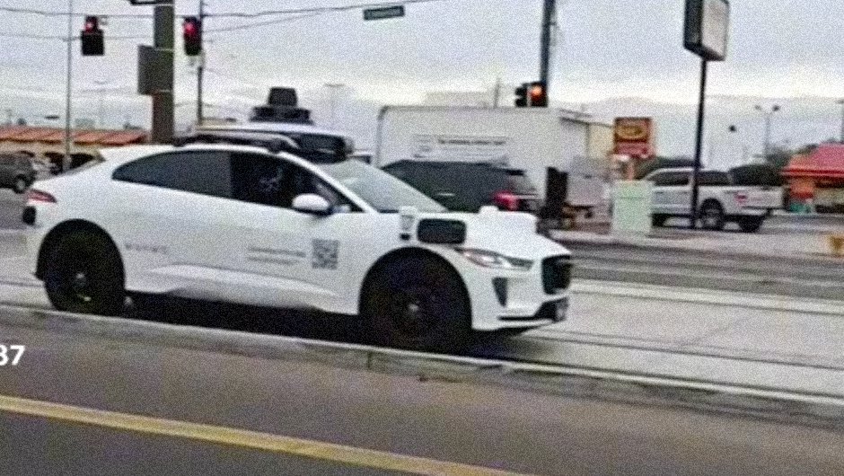 Waymo Robotaxi Drives Onto Light Rail Tracks in Phoenix, Passenger Escapes [Video]